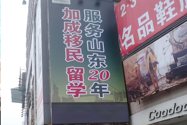 燈箱布和噴繪布一樣嗎？寫真布、刀刮布、網(wǎng)格布的區(qū)別